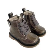 Εικόνα της Μποτάκια παιδικά με γκλίτερ φερμουάρ και κορδόνια