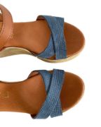 Εικόνα της ΧΧΧ Δερμάτινη πλατφόρμα με χιαστί λουράκια