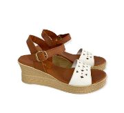 Εικόνα της ΧΧΧ Δερμάτινη πλατφόρμα με τρυπητή φάσα