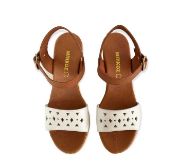 Εικόνα της ΧΧΧ Δερμάτινη πλατφόρμα με τρυπητή φάσα