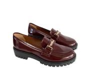 Εικόνα της Loafers από δέρμα φλωρεντικ με μεταλλική λεπτομέρεια