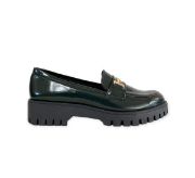 Εικόνα της Loafers από δέρμα φλωρεντικ με μεταλλική λεπτομέρεια