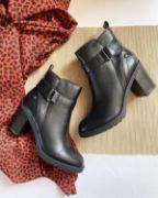 Εικόνα της ΧΧΧΜποτάκια με ψηλό τακούνι 