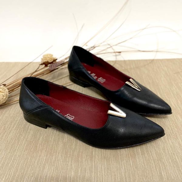 Picture of Loafers with V