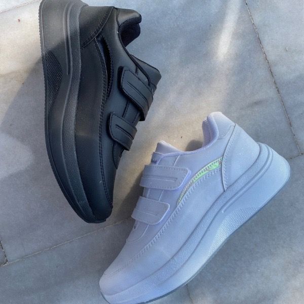 Picture of Sneakers με αυτοκόλλητο 