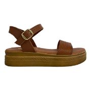 Εικόνα της ΧΧΧ Σανδάλια δερμάτινα flatform με ανάγλυφη φάσα