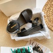 Εικόνα της ΧΧΧ Σανδάλια δερμάτινα flatform με ανάγλυφη φάσα