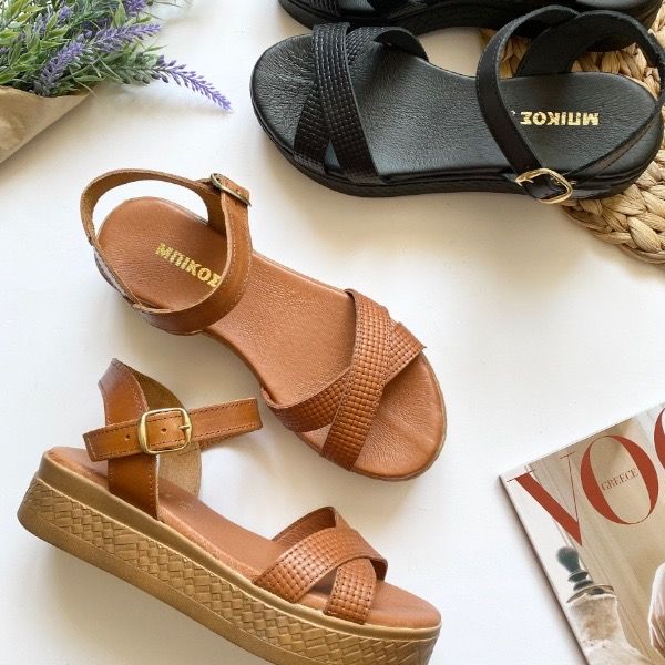 Picture of Σανδάλια δερμάτινα flatform με ανάγλυφα χιαστί λουράκια