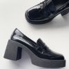 Εικόνα της Loafers λουστρίνι με χοντρό τακούνι 