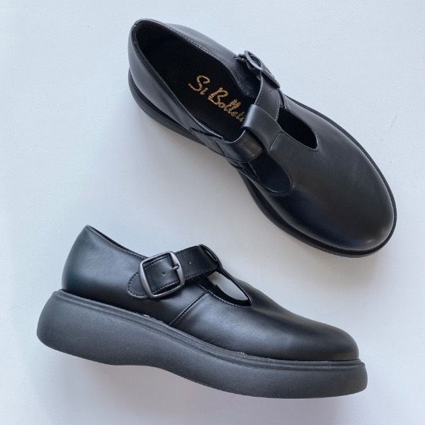 Εικόνα της Loafers με λουράκι και αγκράφα