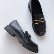 Εικόνα της Old Loafers με χρυσαφί μεταλλική λεπτομέρεια μπροστά και τρακτερωτή σόλα 