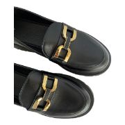 Εικόνα της Old Loafers με χρυσαφί μεταλλική λεπτομέρεια μπροστά και τρακτερωτή σόλα 