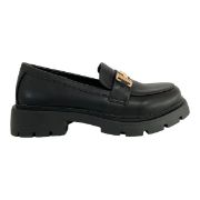 Εικόνα της Loafers με μεταλλική λεπτομέρεια