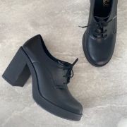 Εικόνα της Old Loafers με κορδόνι και χοντρό τακούνι 