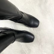 Εικόνα της Μπότα πάνω από το γόνατο με ψηλό χοντρό τακούνι και φιάπα