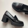 Picture of Γυναικεία ματ loafers με χοντρό τακούνι και κρεπ σόλα 