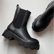 Εικόνα της ΧΧΧ  Μποτάκι με λάστιχο, φερμουάρ και τρακτερωτή σόλα 