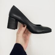 Εικόνα της Γόβες μαύρες μυτερές με χοντρό τακούνι