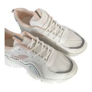 Εικόνα της Old Sneakers λευκά με ροζ και γαλάζιες λεπτομέρειες 