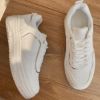 Εικόνα της Sneakers λευκά με ασημί λεπτομέρειες 
