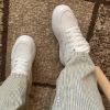 Εικόνα της Sneakers λευκά με κορδόνι από συνθετικό δέρμα 