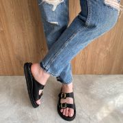 Εικόνα της Δερμάτινη ανατομική παντόφλα με χρυσαφί αγκράφες