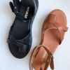 Εικόνα της Δερμάτινο πέδιλο flatform με δάχτυλο και δέσιμο στον αστράγαλο 