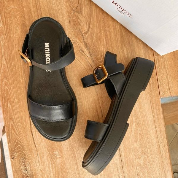 Εικόνα της Πέδιλο δερμάτινο flatform με χρυσή αγκράφα 