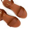 Εικόνα της Σανδάλια δερμάτινα flatform με ανάγλυφη φάσα