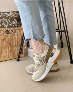 Εικόνα της Sneakers σε Συνδυασμό Υλικών και Χρωμάτων