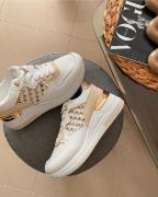 Εικόνα της Sneakers σε Συνδυασμό Υλικών και Χρωμάτων