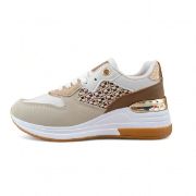 Εικόνα της Sneakers σε Συνδυασμό Υλικών και Χρωμάτων