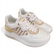 Εικόνα της Sneakers σε Συνδυασμό Υλικών και Χρωμάτων