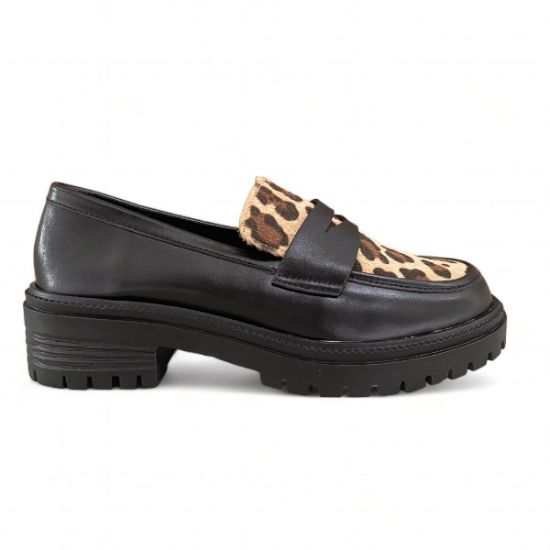 Εικόνα της Loafers με λεοπάρ σχέδιο και τρακτερωτή σόλα 