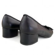 Εικόνα της Γόβα με λουστρίνι μύτη και χαμηλό τακούνι 