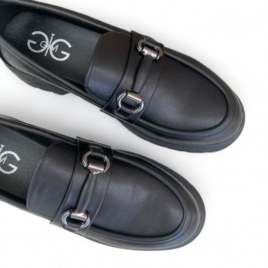 Εικόνα της Old Loafers ματ με ασημί αγκράφα και τρακτερωτή σόλα
