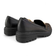 Εικόνα της Loafers ματ με χρυσή λεπτομέρεια και τρακτερωτή σόλα 