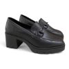 Εικόνα της Old Loafers με τετράγωνη μύτη, μαύρο διακοσμητικό και χοντρό τακούνι 