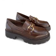 Εικόνα της Old Loafers καφέ ματ με χρυσή λεπτομέρεια και τρακτερωτή σόλα 