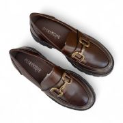 Εικόνα της Old Loafers καφέ ματ με χρυσή λεπτομέρεια και τρακτερωτή σόλα 