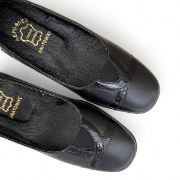 Εικόνα της Δερμάτινες ανατομικές γόβες με λουστρίνι λεπτομέρειες και λάστιχο