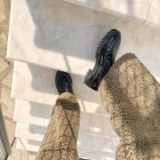 Εικόνα της Loafers κροκό λουστρίνι με ελαφριά τρακτερωτή σόλα 