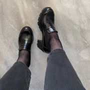 Εικόνα της Loafers από φλωρεντίκ γυαλιστερό δέρμα με χοντρό τακούνι