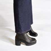 Εικόνα της Μποτάκια με κρεπ σόλα, λάστιχο και φερμουάρ 