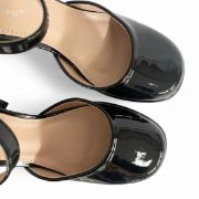 Εικόνα της Γόβα λουστρίνι με στρογγυλή μύτη, φιάπα, λουράκι αστραγάλου και χοντρό τακούνι 