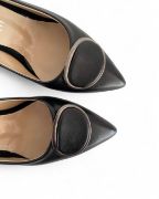 Εικόνα της Γόβες με μεταλλική λεπτομέρεια και χοντρό τακούνι 