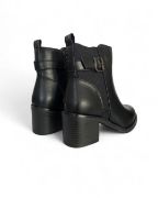 Εικόνα της Μποτάκια με χαμηλό χοντρό τακούνι, λάστιχο και φερμουάρ 