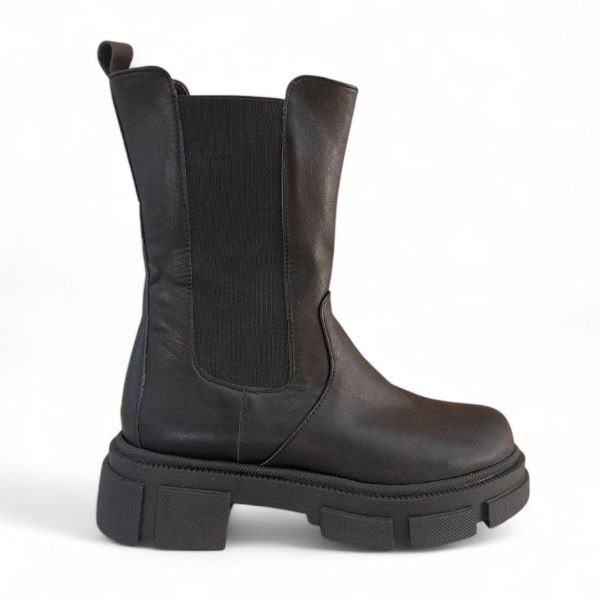 Εικόνα της Chelsea boots με τρακτερωτή σόλα 