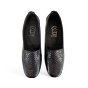 Εικόνα της Γυναικεία δερμάτινα ανατομικά παπούτσια με σχέδιο φίδι και λάστιχα