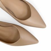 Εικόνα της Flat Μυτερά Εξώφτερνα Slingbacks σε Μπεζ Χρώμα